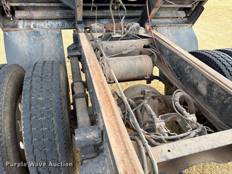 image for item EX0017 2002 GMC C7500 dump truck