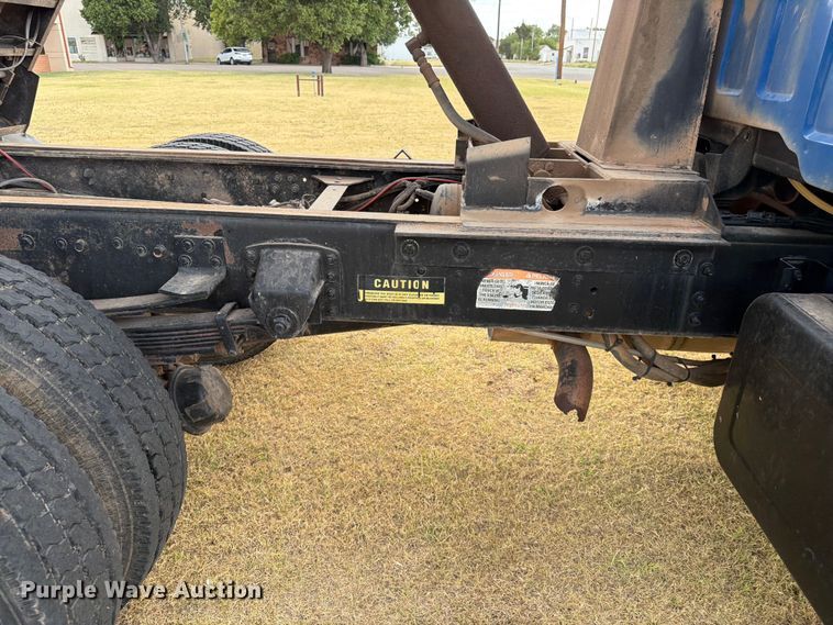 image for item EX0017 2002 GMC C7500 dump truck