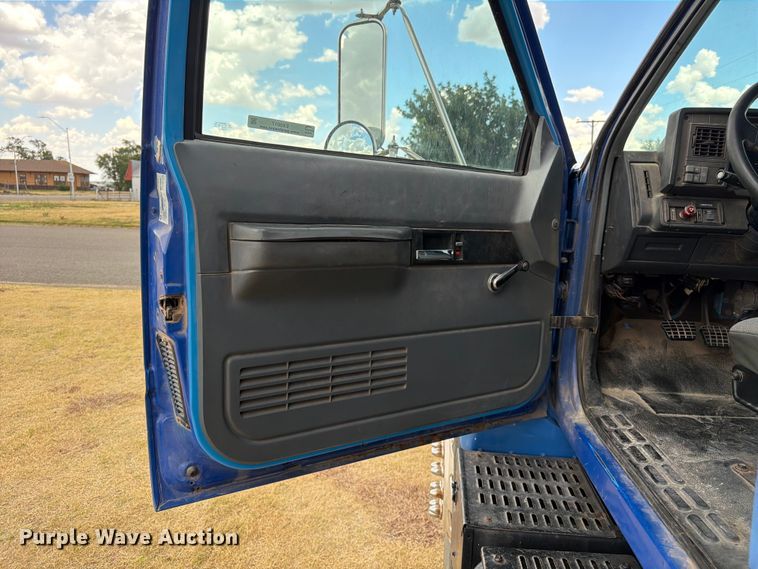 image for item EX0017 2002 GMC C7500 dump truck