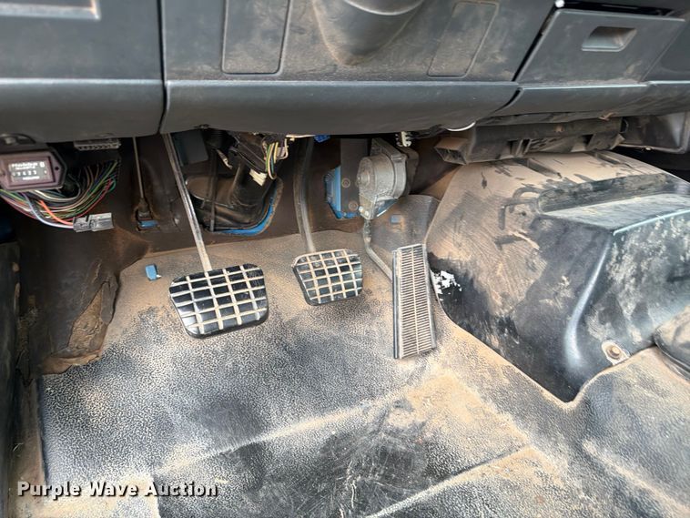 image for item EX0017 2002 GMC C7500 dump truck