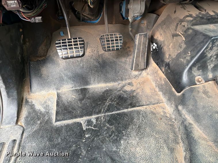 image for item EX0017 2002 GMC C7500 dump truck