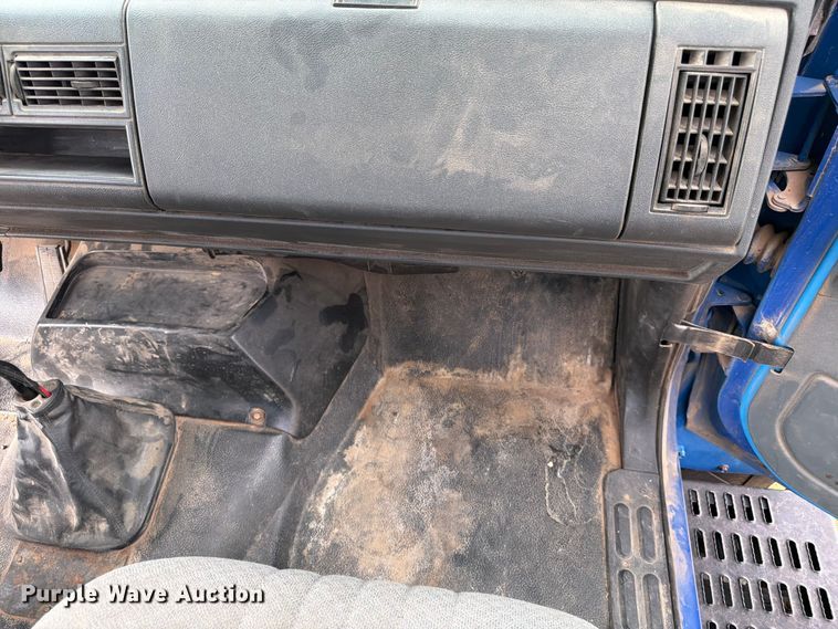 image for item EX0017 2002 GMC C7500 dump truck