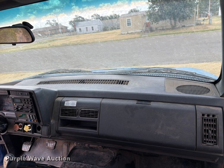 image for item EX0017 2002 GMC C7500 dump truck