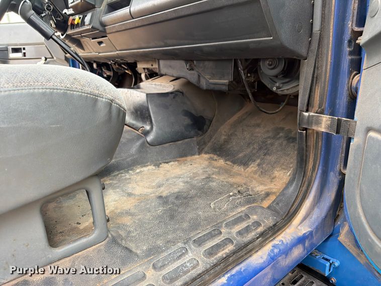 image for item EX0017 2002 GMC C7500 dump truck