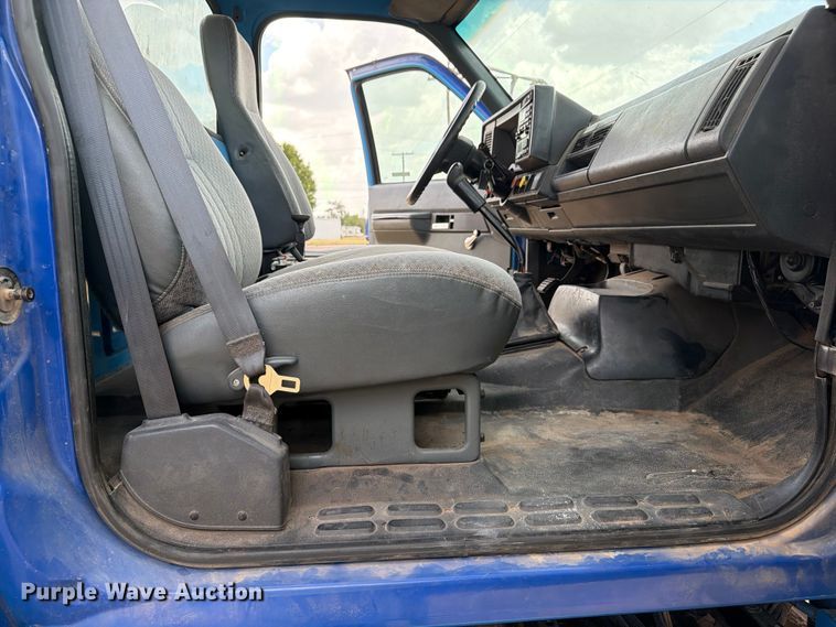 image for item EX0017 2002 GMC C7500 dump truck