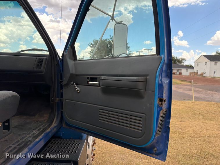image for item EX0017 2002 GMC C7500 dump truck