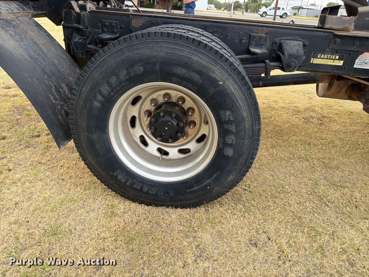 image for item EX0017 2002 GMC C7500 dump truck