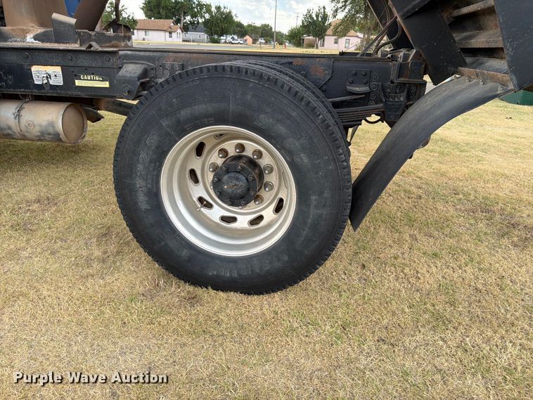 image for item EX0017 2002 GMC C7500 dump truck