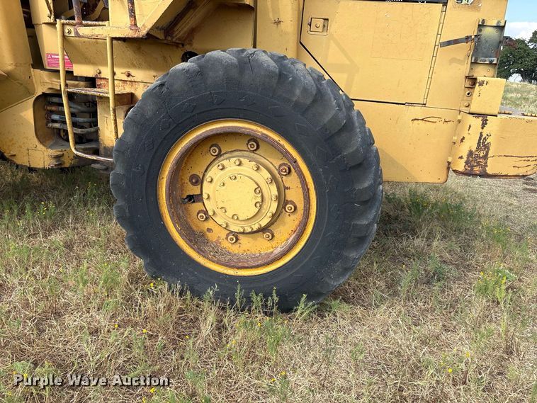 image for item EX0024 1981 Caterpillar 910 wheel loader