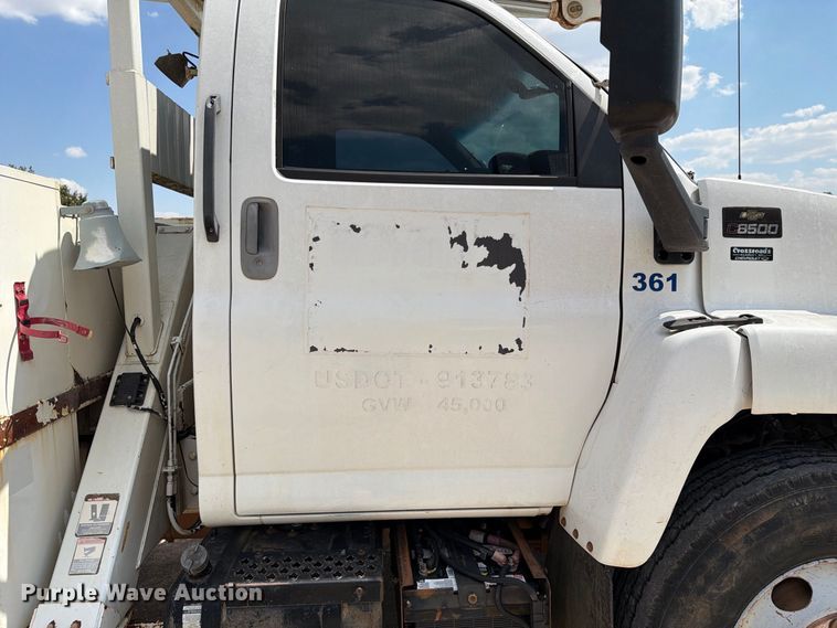 image for item EX4151 2006 Chevrolet C8500 bucket truck