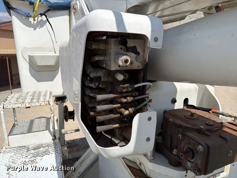 image for item EX4151 2006 Chevrolet C8500 bucket truck