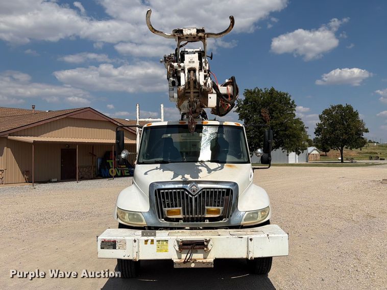 image for item EX4152 2005 International 4300 digger derrick truck