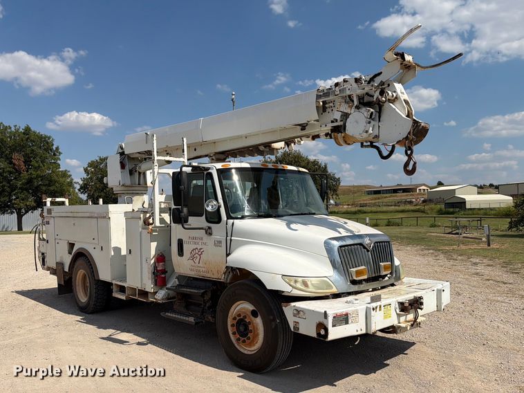 image for item EX4152 2005 International 4300 digger derrick truck