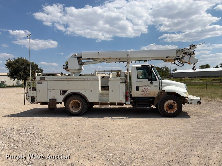 image for item EX4152 2005 International 4300 digger derrick truck