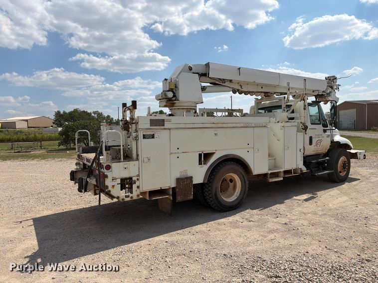 image for item EX4152 2005 International 4300 digger derrick truck