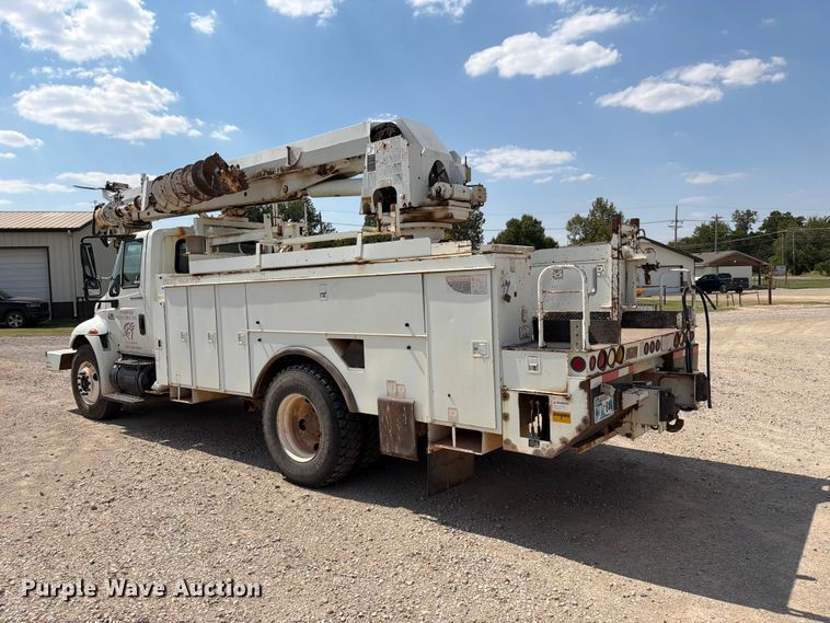 image for item EX4152 2005 International 4300 digger derrick truck
