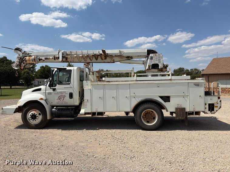 image for item EX4152 2005 International 4300 digger derrick truck