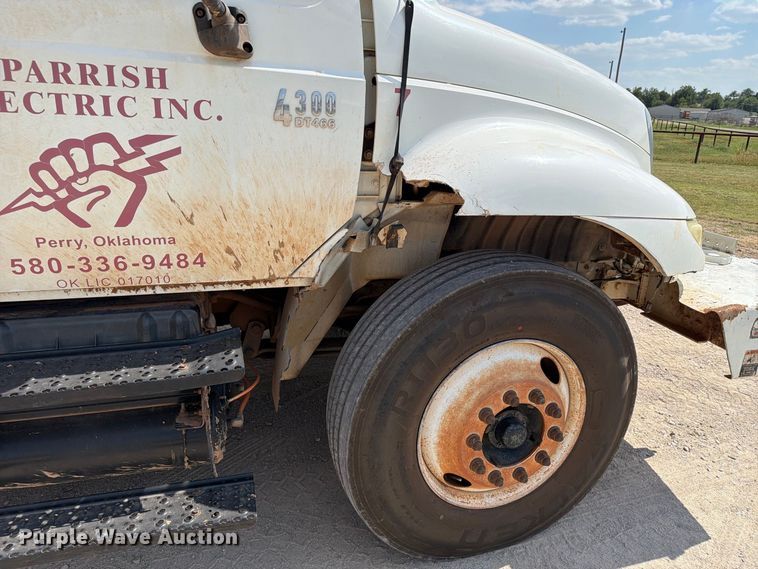 image for item EX4152 2005 International 4300 digger derrick truck