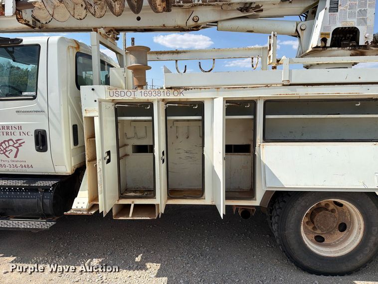 image for item EX4152 2005 International 4300 digger derrick truck