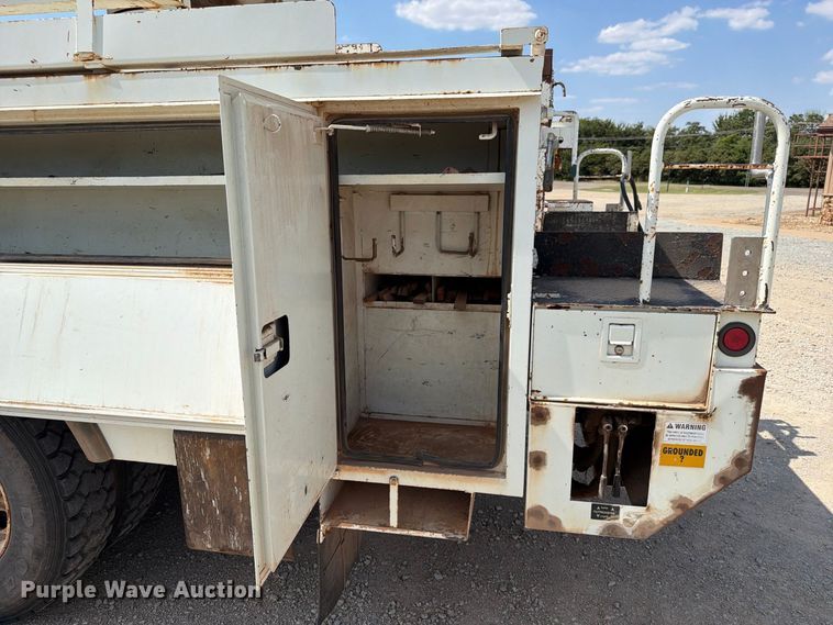 image for item EX4152 2005 International 4300 digger derrick truck