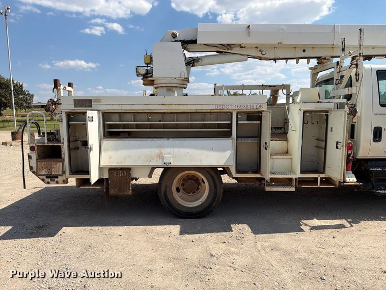 image for item EX4152 2005 International 4300 digger derrick truck