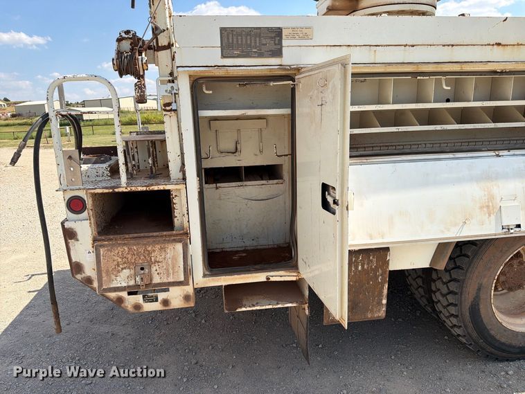 image for item EX4152 2005 International 4300 digger derrick truck