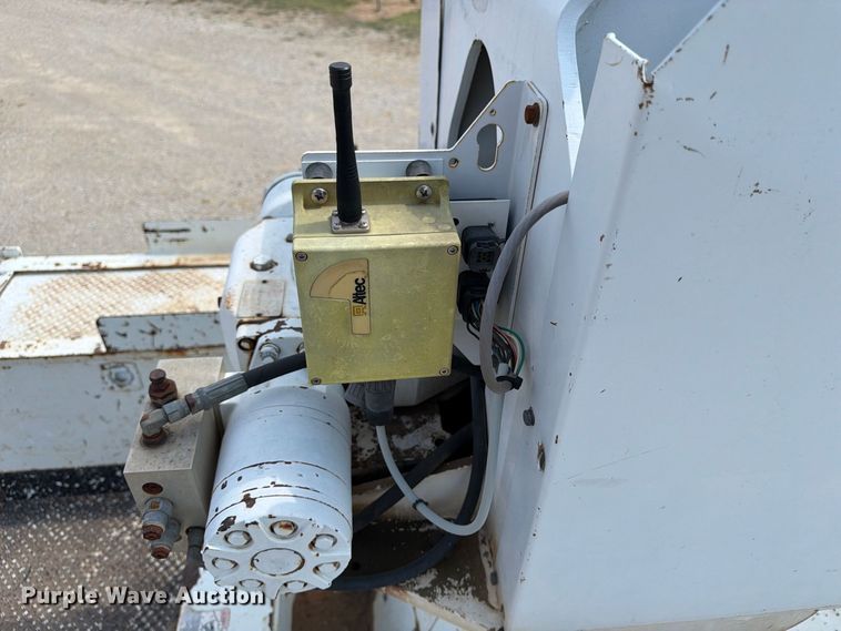 image for item EX4152 2005 International 4300 digger derrick truck