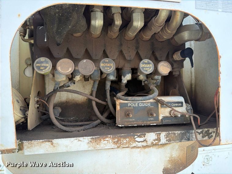image for item EX4152 2005 International 4300 digger derrick truck