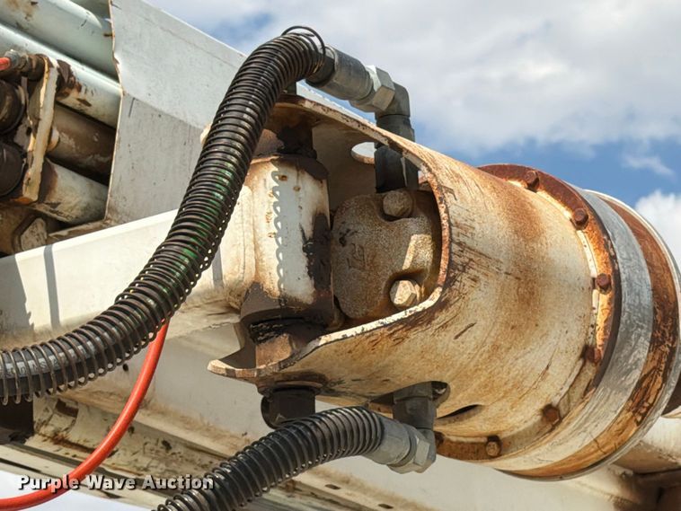 image for item EX4152 2005 International 4300 digger derrick truck