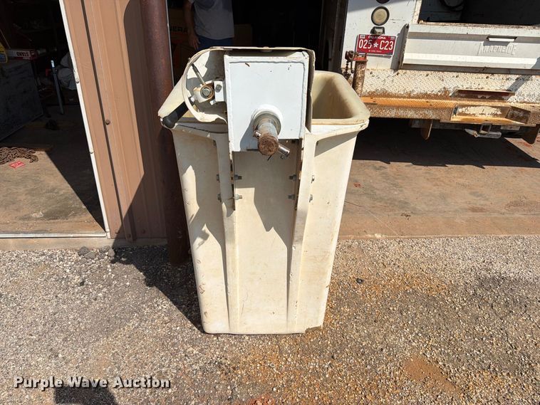 image for item EX4152 2005 International 4300 digger derrick truck