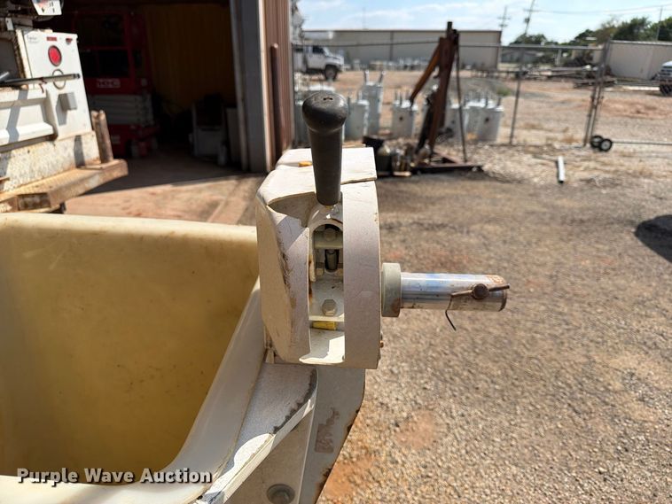image for item EX4152 2005 International 4300 digger derrick truck