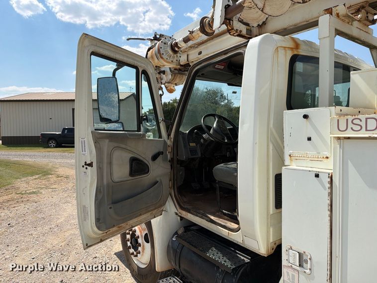 image for item EX4152 2005 International 4300 digger derrick truck