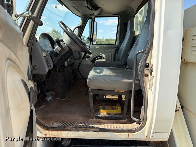 image for item EX4152 2005 International 4300 digger derrick truck