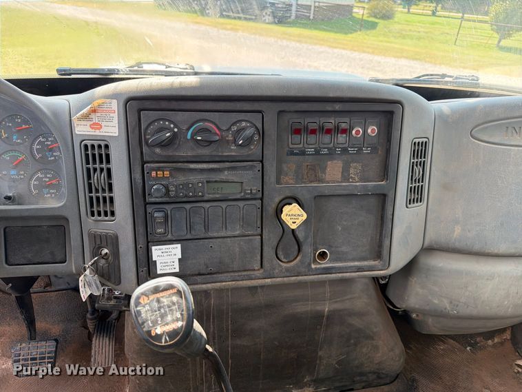 image for item EX4152 2005 International 4300 digger derrick truck
