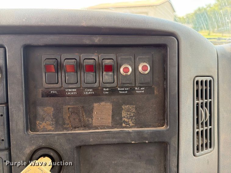 image for item EX4152 2005 International 4300 digger derrick truck
