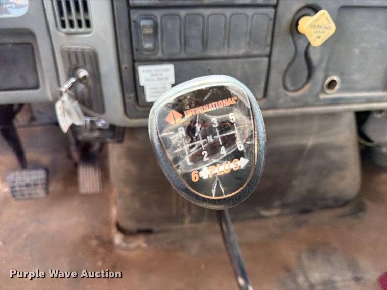 image for item EX4152 2005 International 4300 digger derrick truck