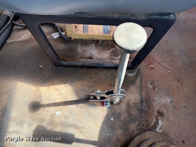 image for item EX4152 2005 International 4300 digger derrick truck