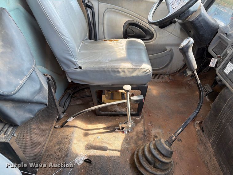 image for item EX4152 2005 International 4300 digger derrick truck