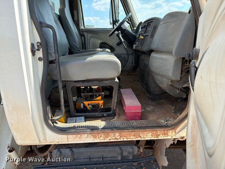 image for item EX4152 2005 International 4300 digger derrick truck