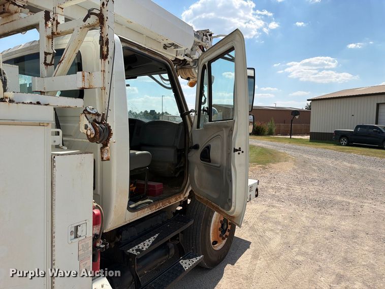 image for item EX4152 2005 International 4300 digger derrick truck