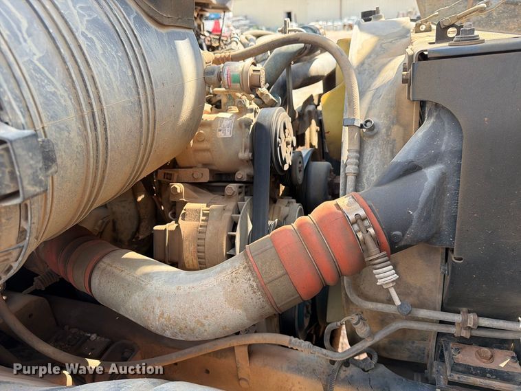 image for item EX4152 2005 International 4300 digger derrick truck