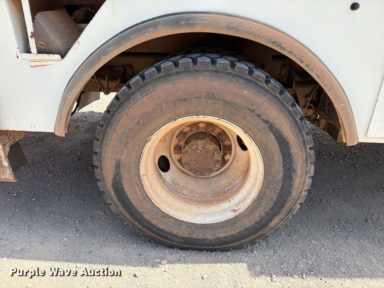 image for item EX4152 2005 International 4300 digger derrick truck