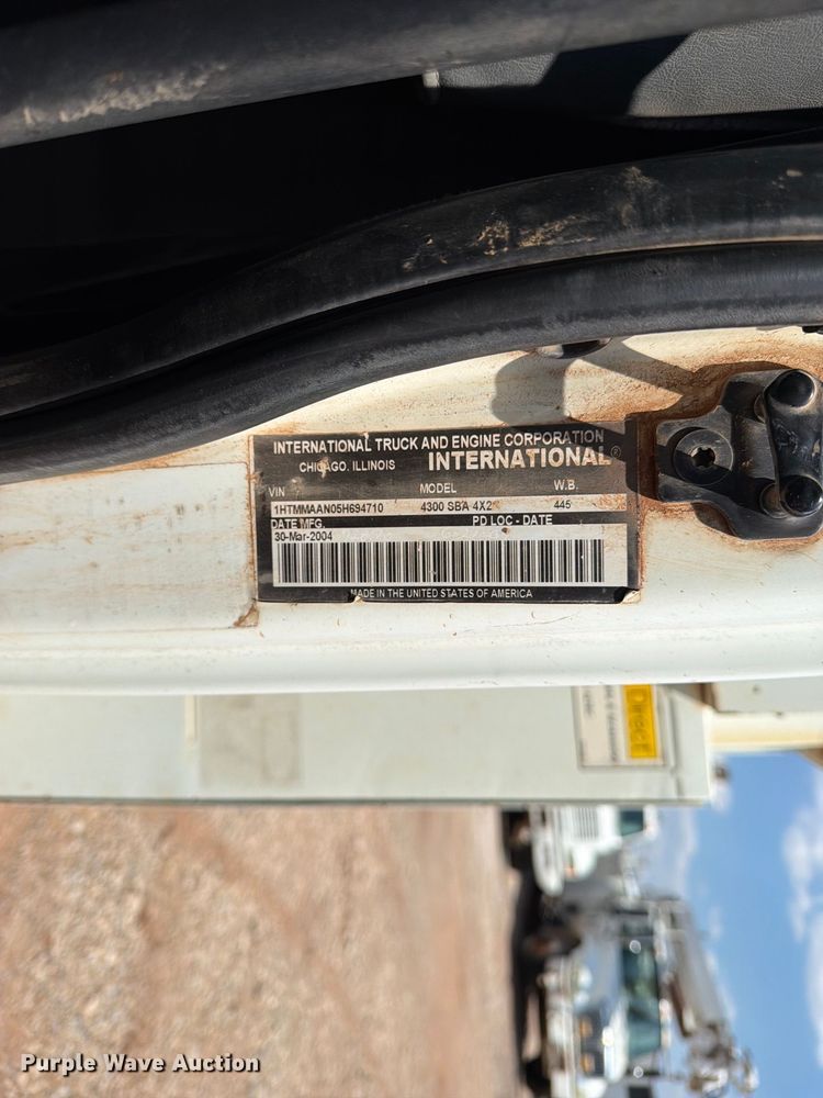 image for item EX4152 2005 International 4300 digger derrick truck