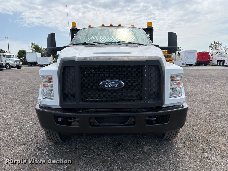 image for item FB4985 2018 Ford F650 Super Duty flatbed truck