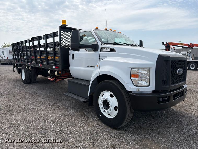 image for item FB4985 2018 Ford F650 Super Duty flatbed truck
