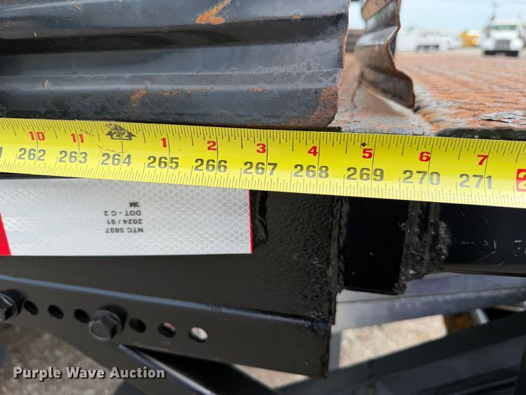 image for item FB4985 2018 Ford F650 Super Duty flatbed truck
