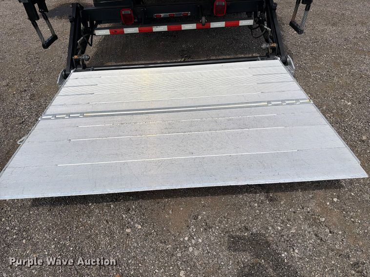 image for item FB4985 2018 Ford F650 Super Duty flatbed truck