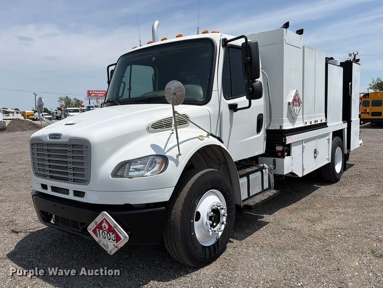 image for item FB4986 2014 Freightliner Business Class M2 fuel / lube truck