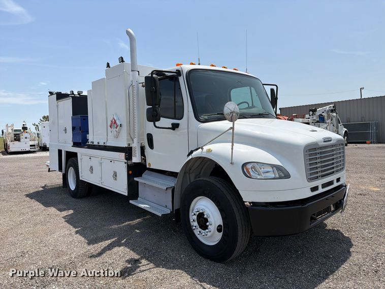 image for item FB4986 2014 Freightliner Business Class M2 fuel / lube truck