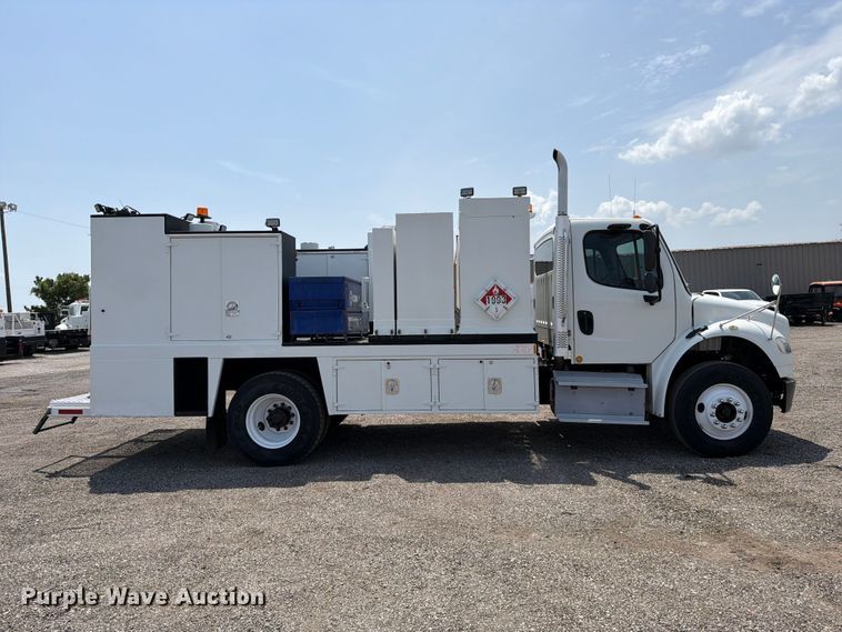image for item FB4986 2014 Freightliner Business Class M2 fuel / lube truck